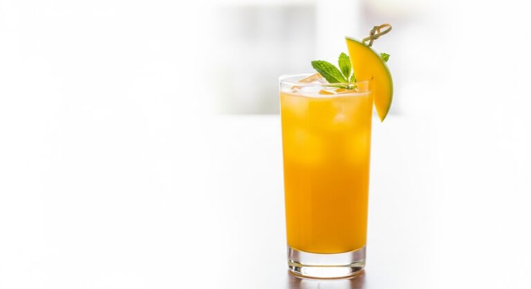 Mango Prosecco Smash: The Refreshing Cocktail That’s Taking Summer Parties by Storm