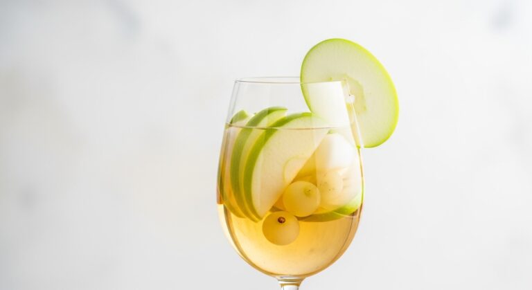 Apple Moscato Sangria: The Perfect Summer Sipper with a Sweet Twist