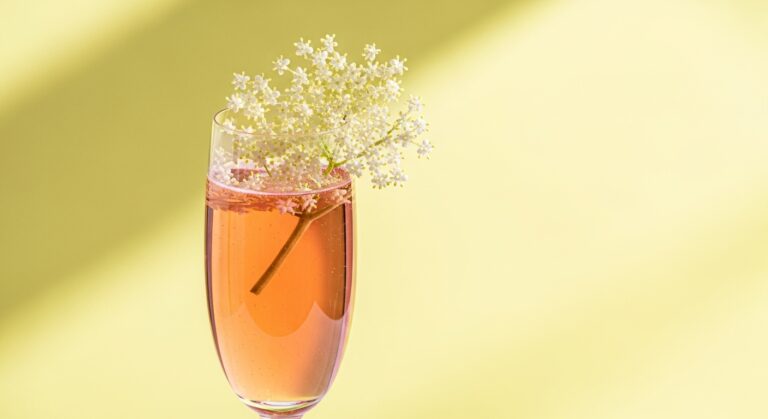 Elderflower Pinot Noir Mimosa: The Sparkling Cocktail Taking the US by Storm