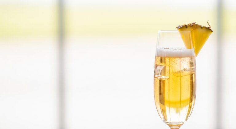 The Perfect Pineapple Sauvignon Blanc Mimosa: A Refreshing Sparkling Cocktail You’ll Want Every Weekend