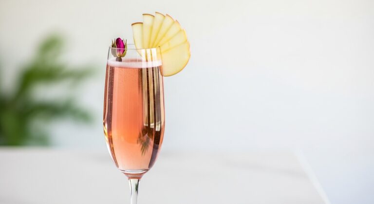 Apple Rosé Mimosa: The Effervescent Brunch Star You Need to Try