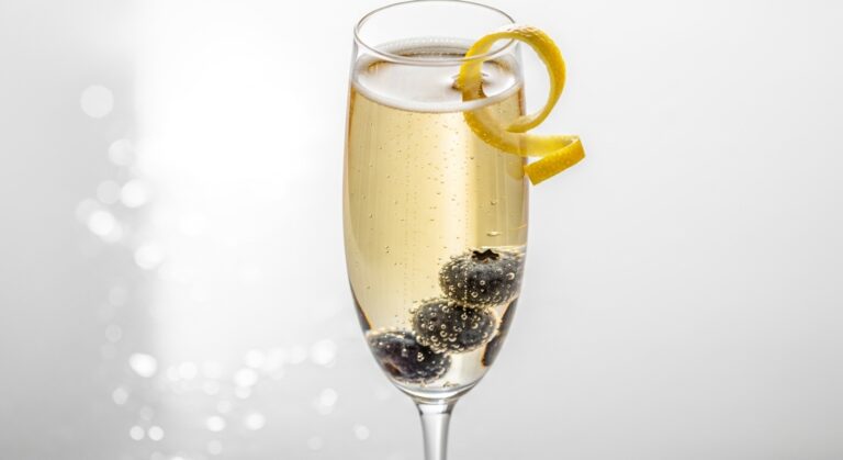 Blueberry Champagne Mimosa: The Effervescent Brunch Cocktail You’ll Want Every Weekend