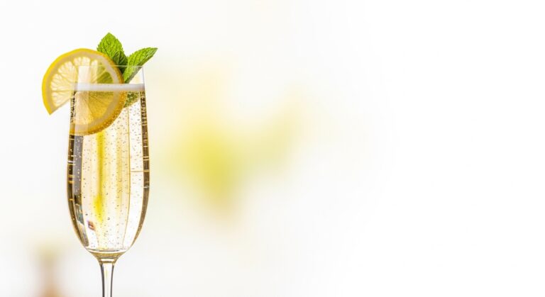 The Perfect Balance: How to Make a Refreshing Lemon Champagne Spritz