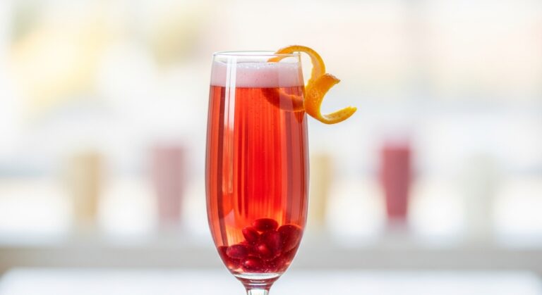 Pomegranate Rosé Mimosa: The Sparkling Cocktail That’s Taking Summer by Storm
