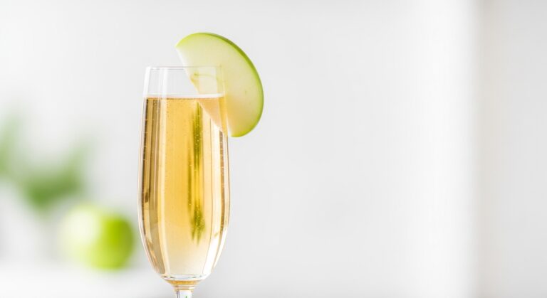 Apple Sauvignon Blanc Mimosa: The Refreshing Sparkling Cocktail That’s Taking Brunch by Storm