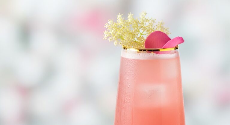 Elderflower Rosé Smash: A Refreshingly Delicate Cocktail That Captures Spring in a Glass