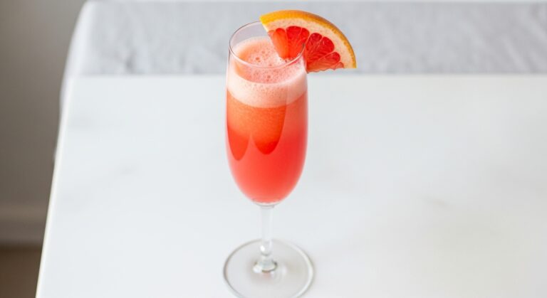 Grapefruit Pinot Noir Mimosa: A Refreshingly Bold Brunch Cocktail