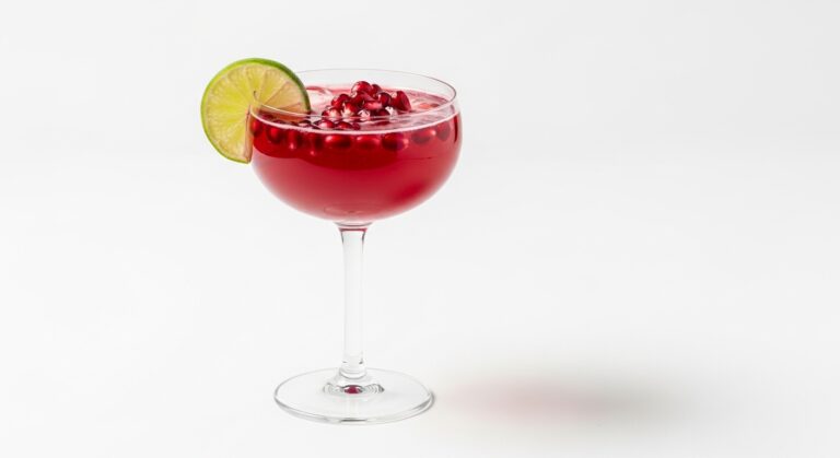 Pomegranate Prosecco Smash: The Refreshing Sparkling Cocktail That’s Taking Summer Parties by Storm