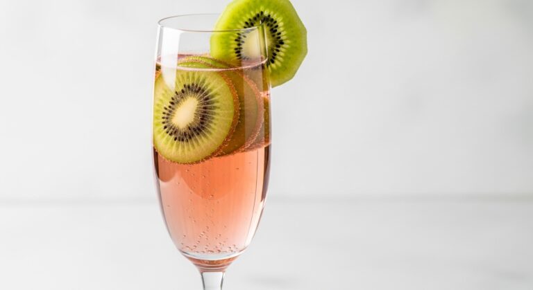 Kiwi Rosé Mimosa: The Refreshing Sparkling Cocktail Taking Summer by Storm