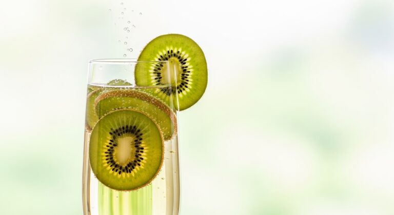 Kiwi Pinot Grigio Mimosa: The Refreshing Sparkling Cocktail You’ve Been Craving
