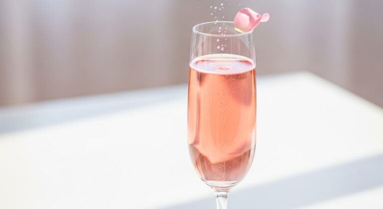 A Sparkling Summer Sensation: Rose Sauvignon Blanc Mimosa Recipe