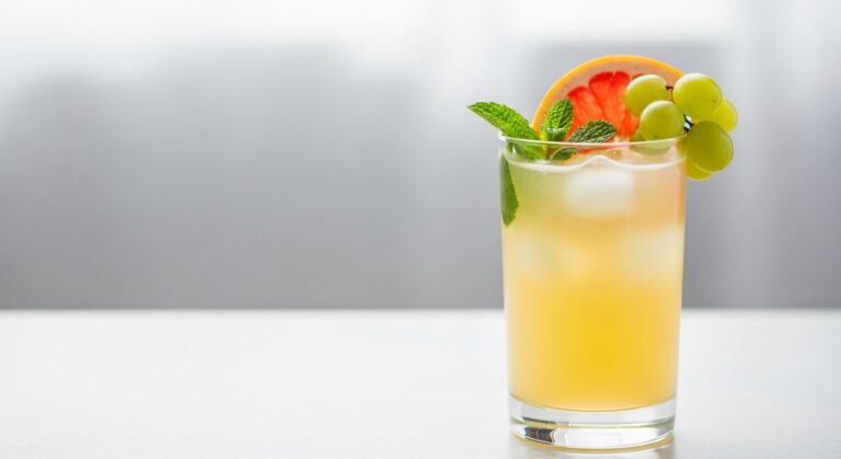 Grapefruit Sauvignon Blanc Smash: A Refreshing Summer Cocktail That’s Easy to Make and Absolutely Delicious