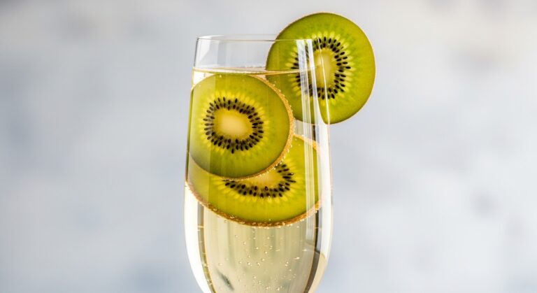 Kiwi Riesling Mimosa: The Refreshing Sparkling Cocktail You Need This Weekend