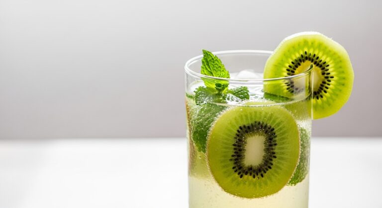 Kiwi Moscato Smash: A Sweet, Effervescent Cocktail That’s Perfect for Any Occasion