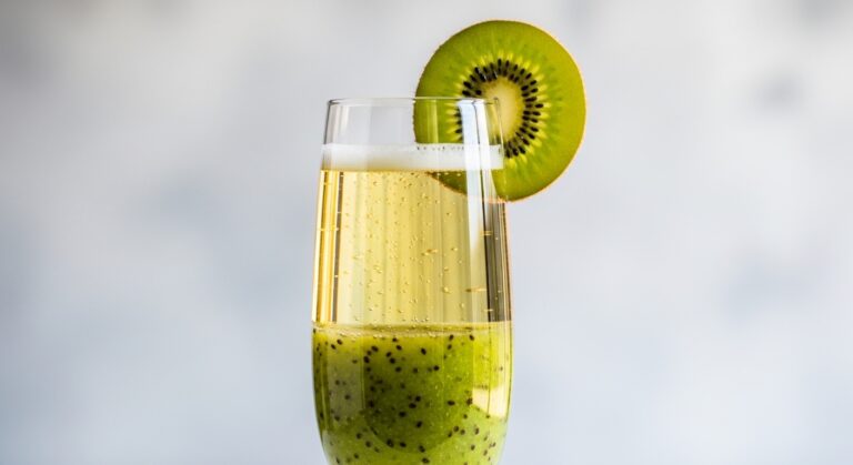 Kiwi Champagne Mimosa: A Sparkling Summer Cocktail That’s Sweet, Zesty & Perfectly Balanced
