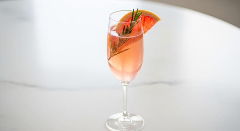 Grapefruit Champagne Spritz: The Sparkling Cocktail That’s Taking Summer by Storm