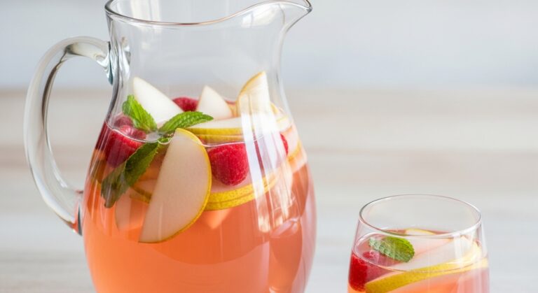 Discover the Perfect Summer Drink: Pear Rosé Sangria