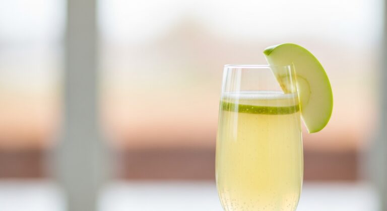 Apple Riesling Mimosa: The Perfect Sparkling Brunch Cocktail with a Sweet Twist