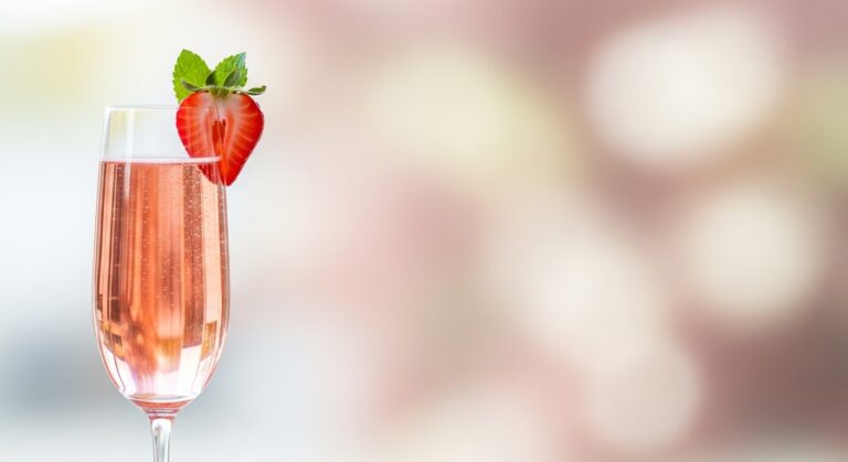 Strawberry Champagne Spritz: The Effervescent Cocktail That’s Taking Summer by Storm